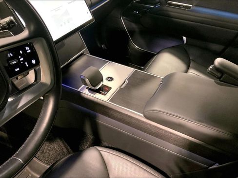 Used 2024 Land Rover Range Rover SE image 16