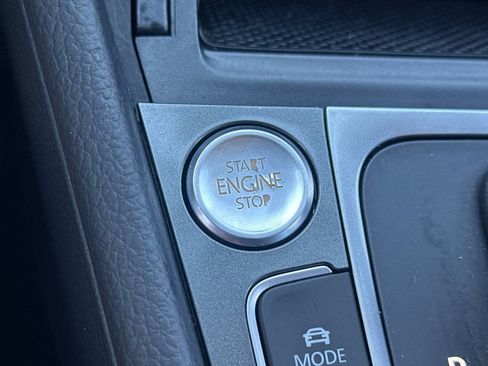 Used 2016 Volkswagen e-Golf SE w/ DC Fast Charging Package image 32