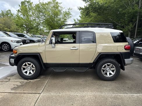 Used 2014 Toyota FJ Cruiser 4WD w/ Upgrade Package image 4