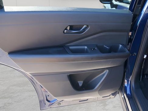 Used 2024 Nissan Pathfinder SV image 10