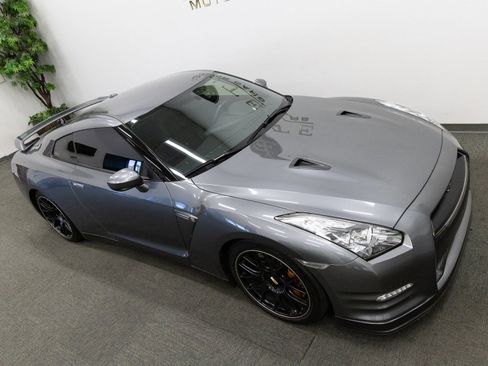 Used 2013 Nissan GT-R Premium image 26