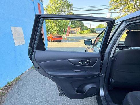 Used 2016 Nissan Rogue S AWD/4WD image 12