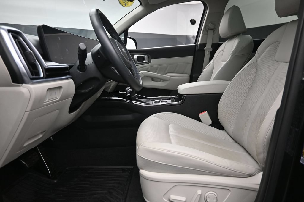 Used 2025 Kia Sorento SX AWD/4WD image 17