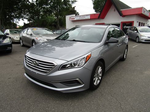 Used 2016 Hyundai Sonata SE FWD image 1