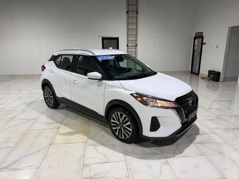 Used 2022 Nissan Kicks SV FWD image 3