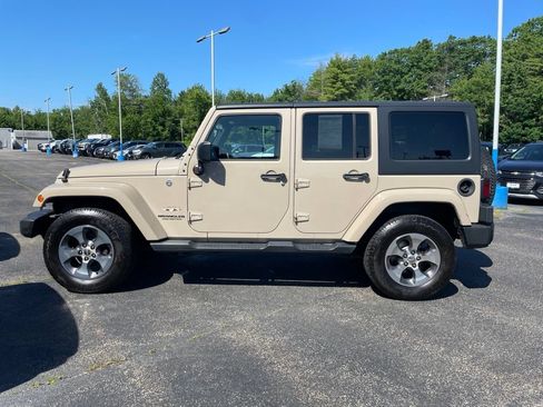 Used 2016 Jeep Wrangler Unlimited Sahara w/ Dual Top Group AWD/4WD image 3