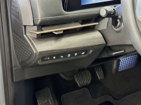 Used 2023 Nissan Ariya AWD image 17