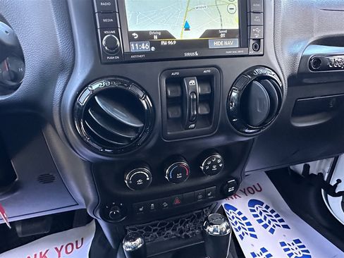 Used 2017 Jeep Wrangler Unlimited Sahara image 36