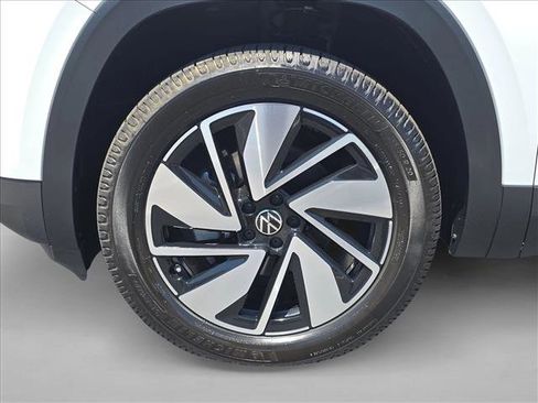 Used 2024 Volkswagen Atlas SE FWD image 24