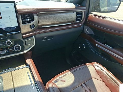 Used 2024 Ford Expedition Max Limited AWD/4WD image 17