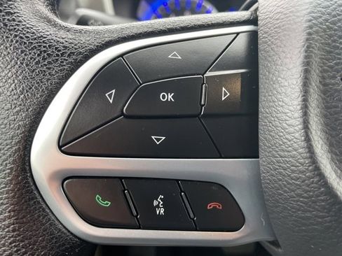 Used 2020 Chrysler Pacifica Touring w/ Tire & Wheel Group image 20