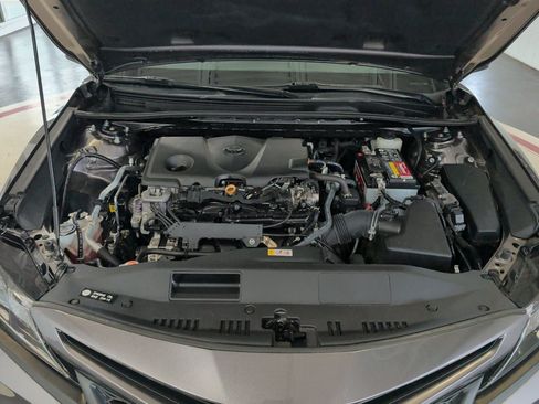 Used 2021 Toyota Camry SE FWD image 11