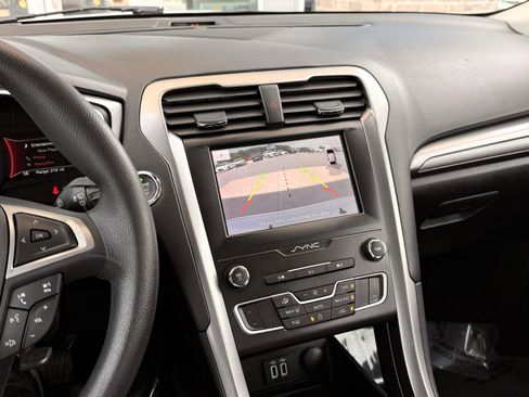 Used 2020 Ford Fusion SE FWD image 30