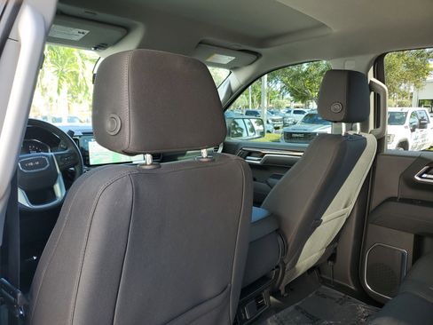 Used 2025 GMC Sierra 1500 Elevation image 12