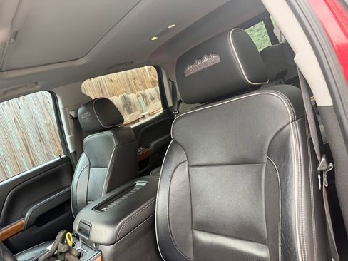 Used 2018 Chevrolet Silverado 1500 High Country image 9