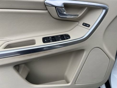 Used 2016 Volvo XC60 T5 Premier image 11