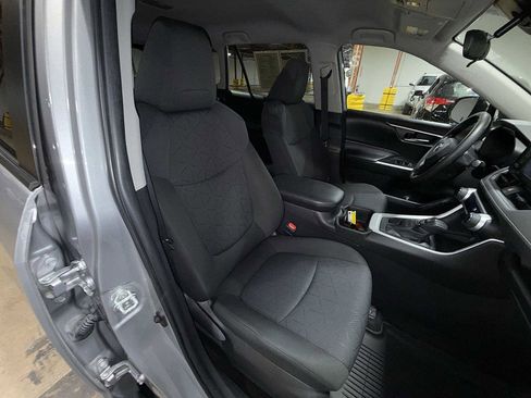 Used 2022 Toyota RAV4 XLE AWD/4WD image 16