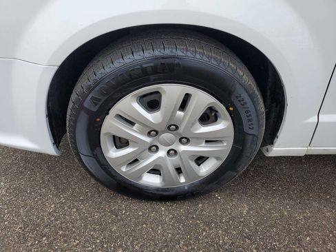 Used 2019 Dodge Grand Caravan SE image 11