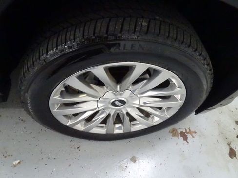 Certified 2023 Cadillac Escalade ESV Premium Luxury image 28