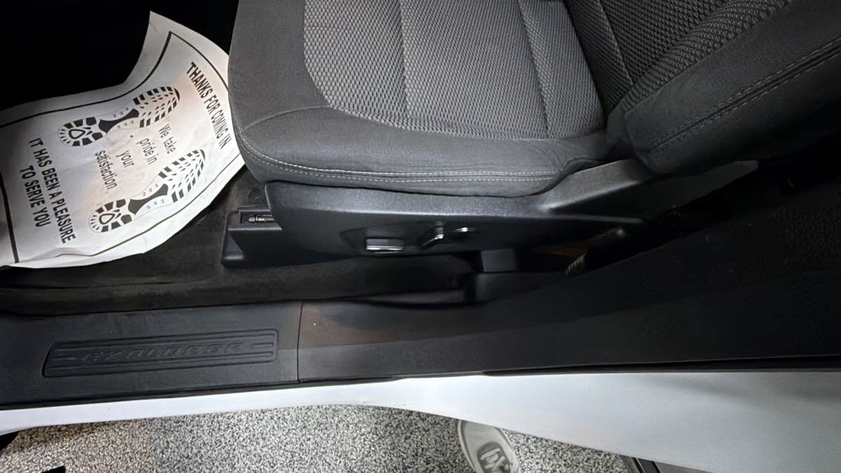 Used 2016 Ford Explorer XLT FWD image 15
