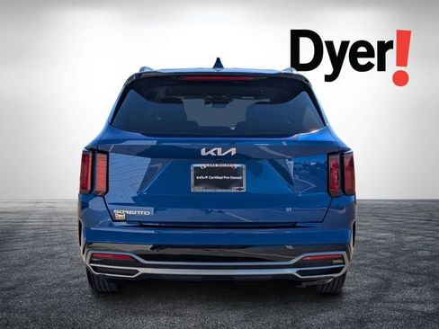 Certified 2023 Kia Sorento EX image 5