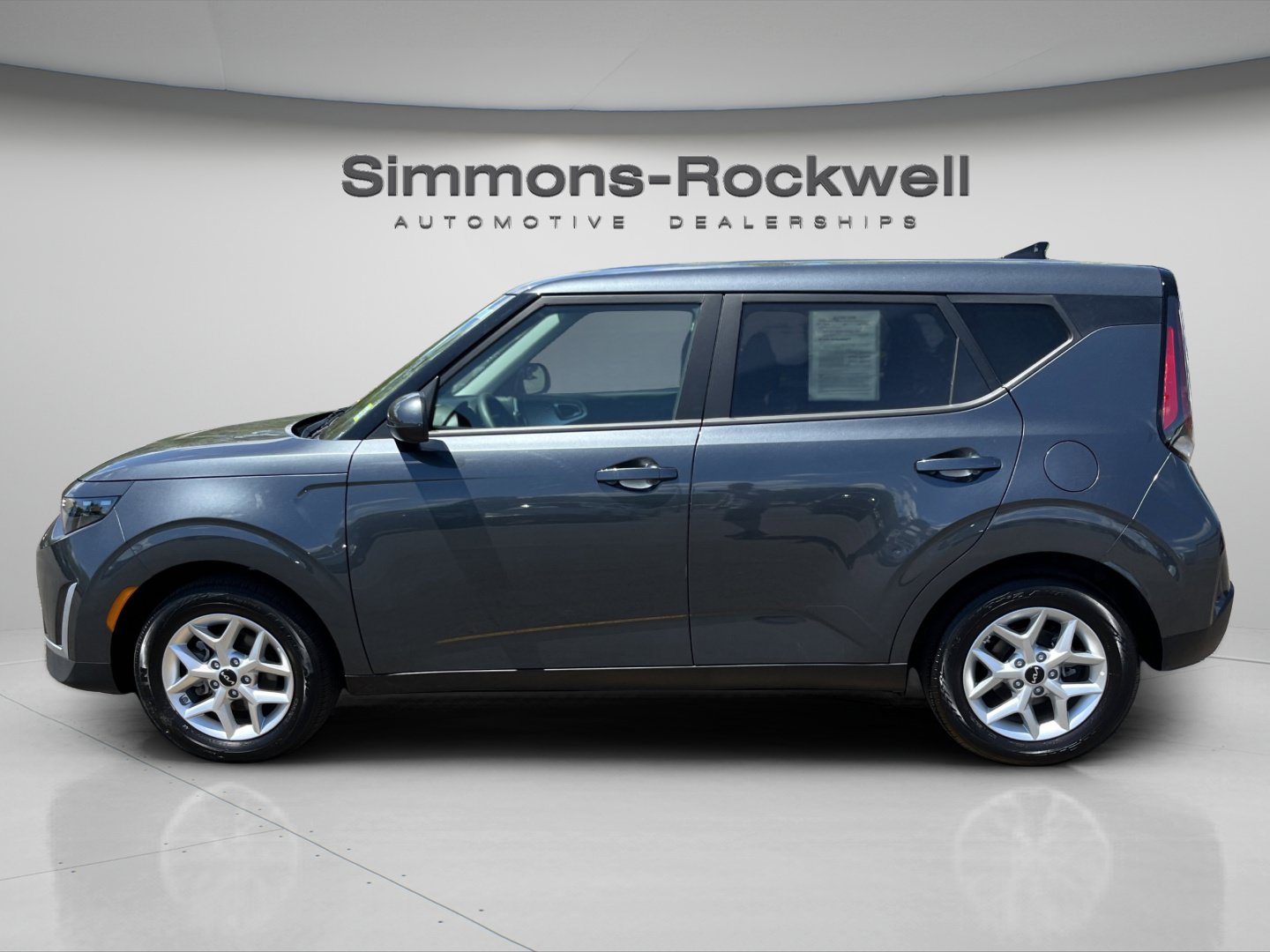 Used 2025 Kia Soul LX w/ LX Technology Package FWD image 2