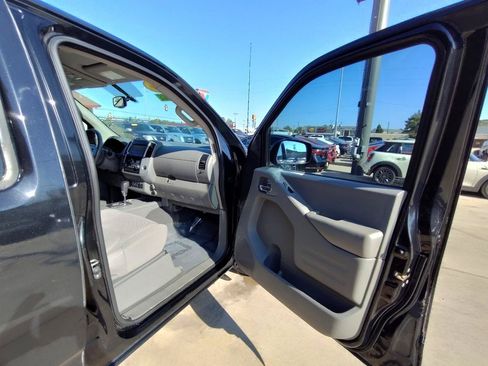 Used 2020 Nissan Frontier SV RWD image 37