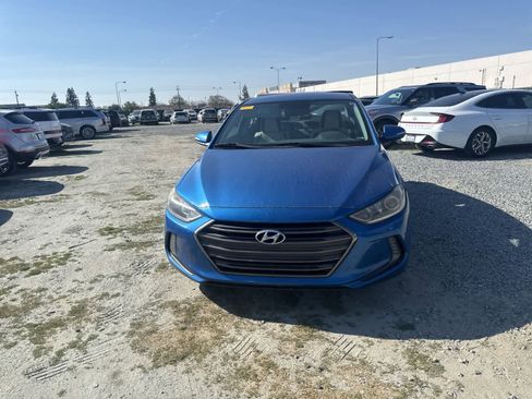 Used 2017 Hyundai Elantra Limited image 2