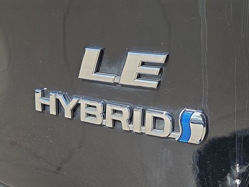 Used 2024 Toyota RAV4 LE AWD/4WD image 9
