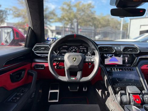 Used 2023 Lamborghini Urus S image 16