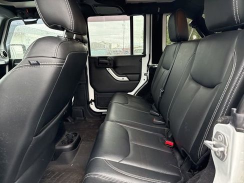 Used 2016 Jeep Wrangler Unlimited Sahara w/ Mopar Chrome Edition Group AWD/4WD image 11