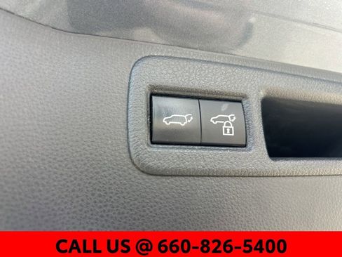 Used 2021 Toyota Venza Limited image 15