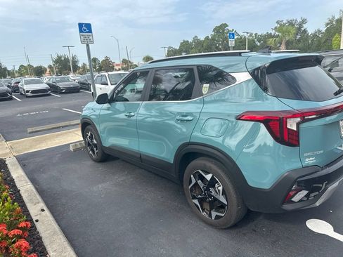 Used 2026 Kia Seltos EX FWD image 8