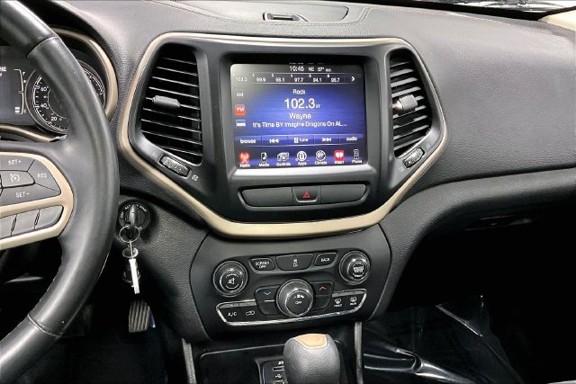Used 2017 Jeep Cherokee Latitude w/ Comfort & Sound Group FWD image 5