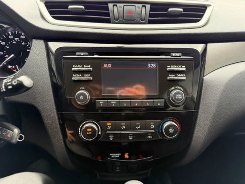 Used 2016 Nissan Rogue S image 16