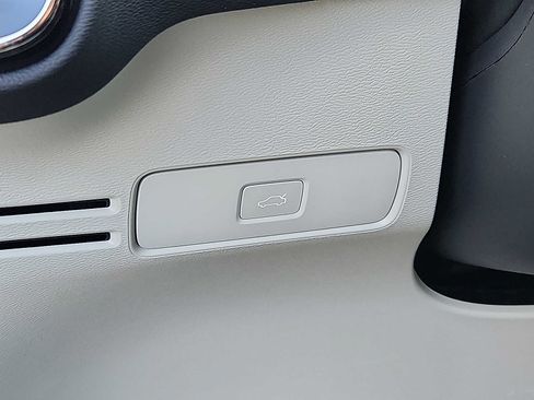 Used 2025 Volvo XC40 B5 Ultra w/ Protection Package Premier image 22