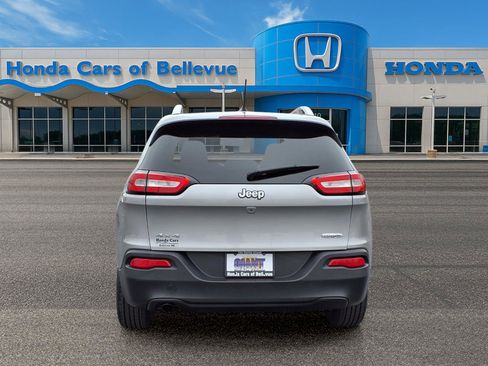 Used 2017 Jeep Cherokee Latitude image 4