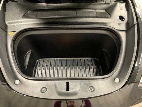 Used 2022 Tesla Model Y Long Range image 35