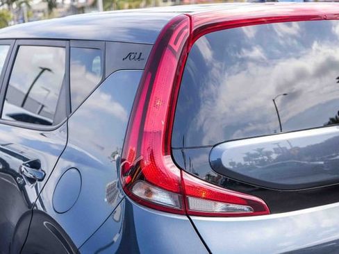 Used 2021 Kia Soul S FWD image 9