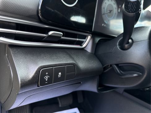 Certified 2024 Hyundai Elantra SEL FWD image 19
