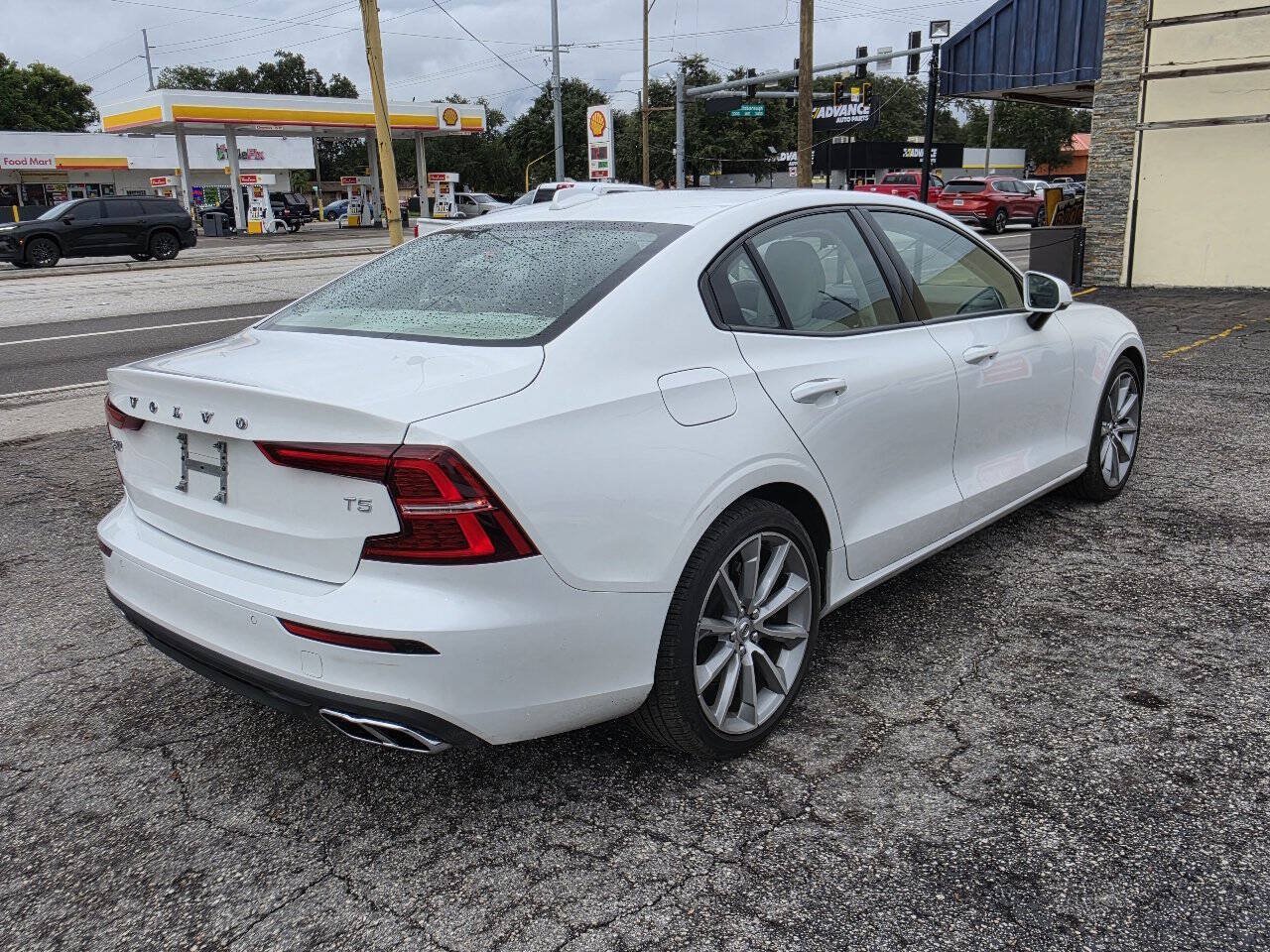 Used 2021 Volvo S60 T5 Momentum w/ Premium Package FWD image 6