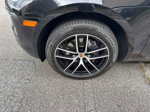 Used 2023 Porsche Macan AWD/4WD image 11
