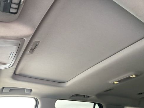 Used 2017 GMC Yukon SLT w/ HD Trailering Package AWD/4WD image 8