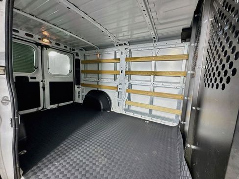 Used 2025 RAM ProMaster 2500 w/ U-Haul Equipment Group FWD image 15