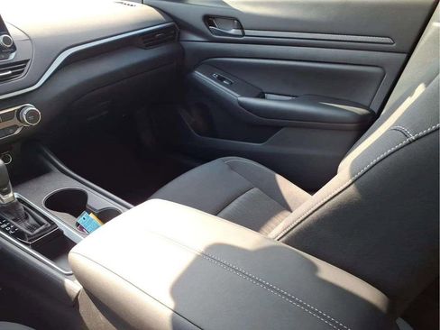 Used 2025 Nissan Altima 2.5 S image 12