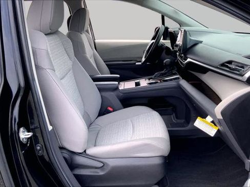Certified 2024 Toyota Sienna LE FWD image 9