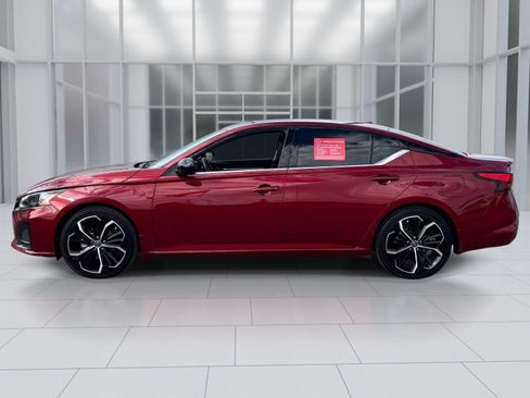 Certified 2023 Nissan Altima 2.5 SR w/ SR Premium Package FWD image 3