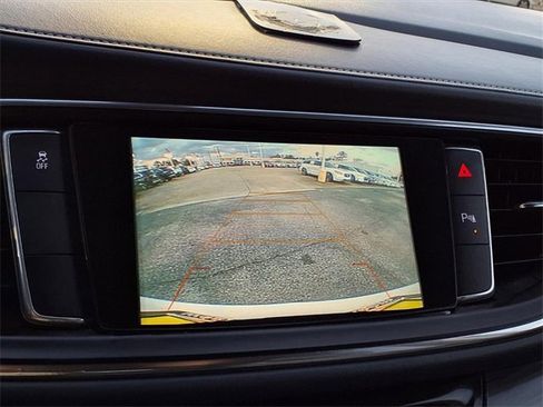 Used 2019 Buick Enclave Essence image 18