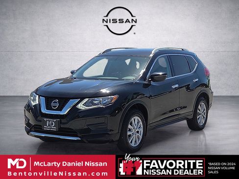 Used 2018 Nissan Rogue SV AWD/4WD image 2