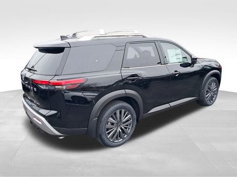 New 2025 Nissan Pathfinder SL w/ SL Premium Package image 5